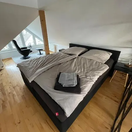 Schoenes Dachgeschoss Loft In Citynah شقة