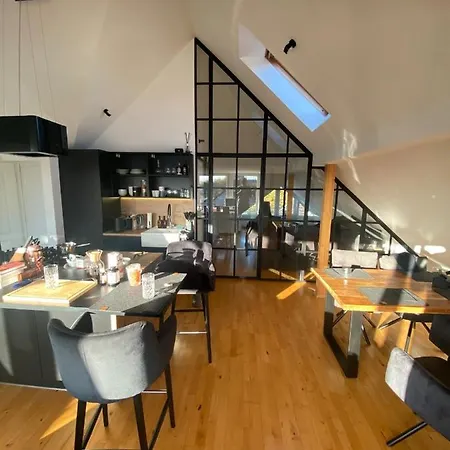 شقة Schoenes Dachgeschoss Loft In Citynah
